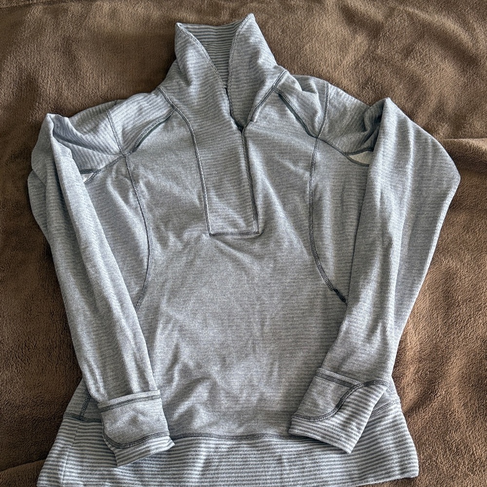 Lulu lemon Women's Gray sweatshirt